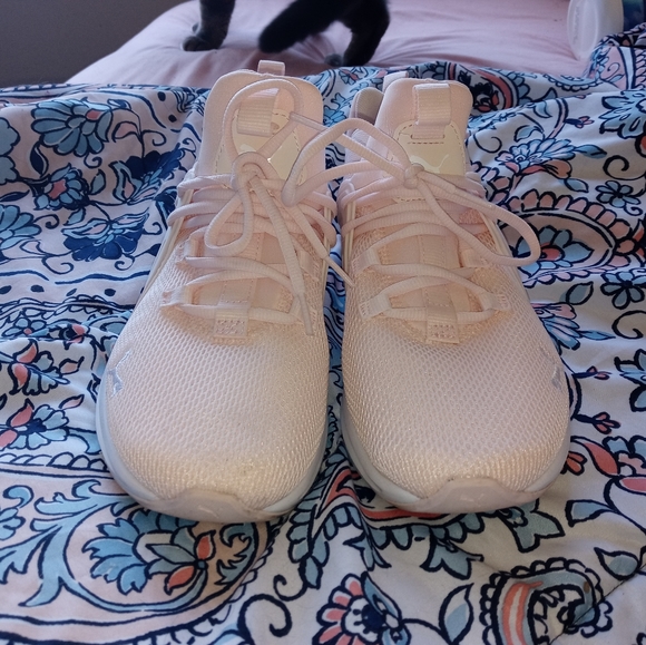 Puma training shoes - Picture 3 of 5